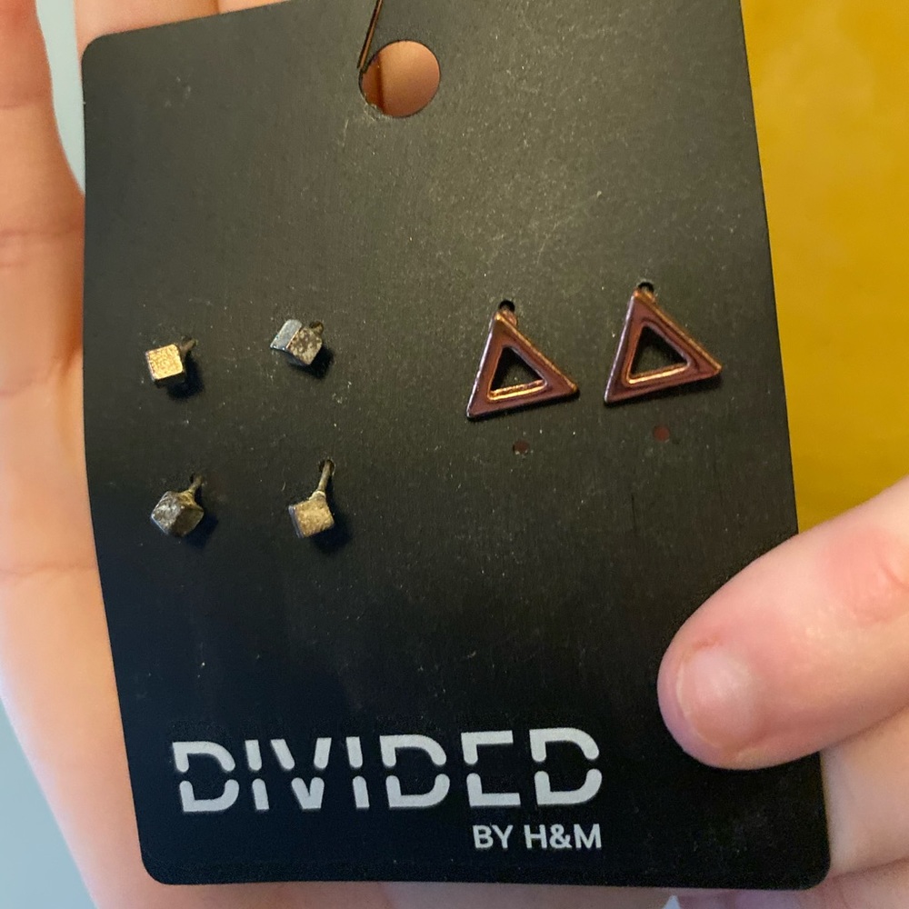 Divided H&M earring set never used